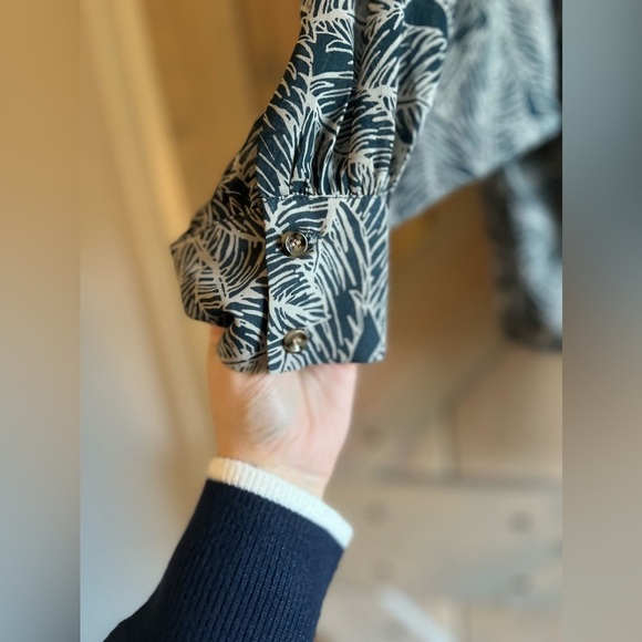 LIKE NEW Wishlist Tie Front Blouse - Picture 4 of 8